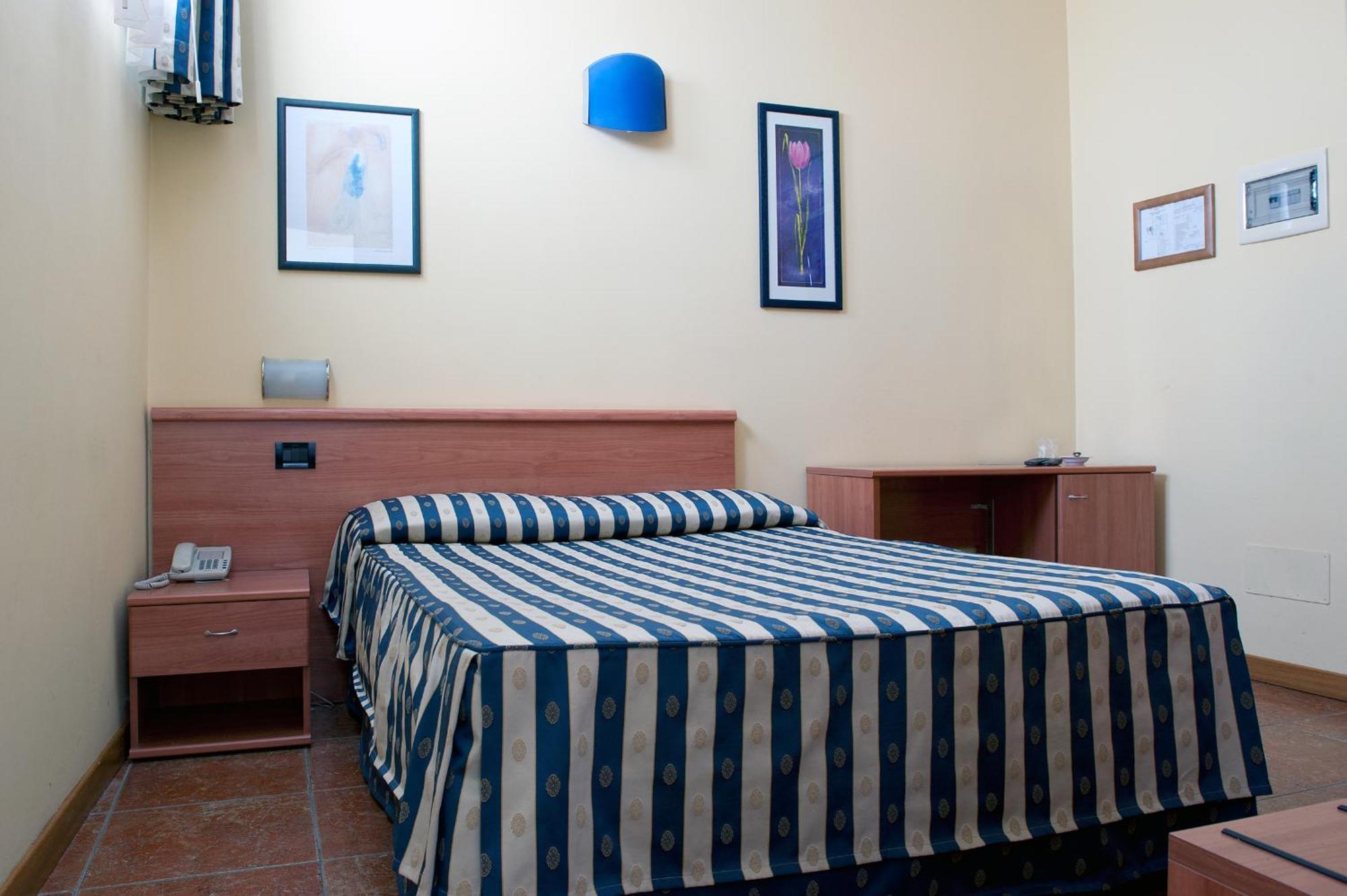 Hotel Blue Ribbon Vercelli Luaran gambar