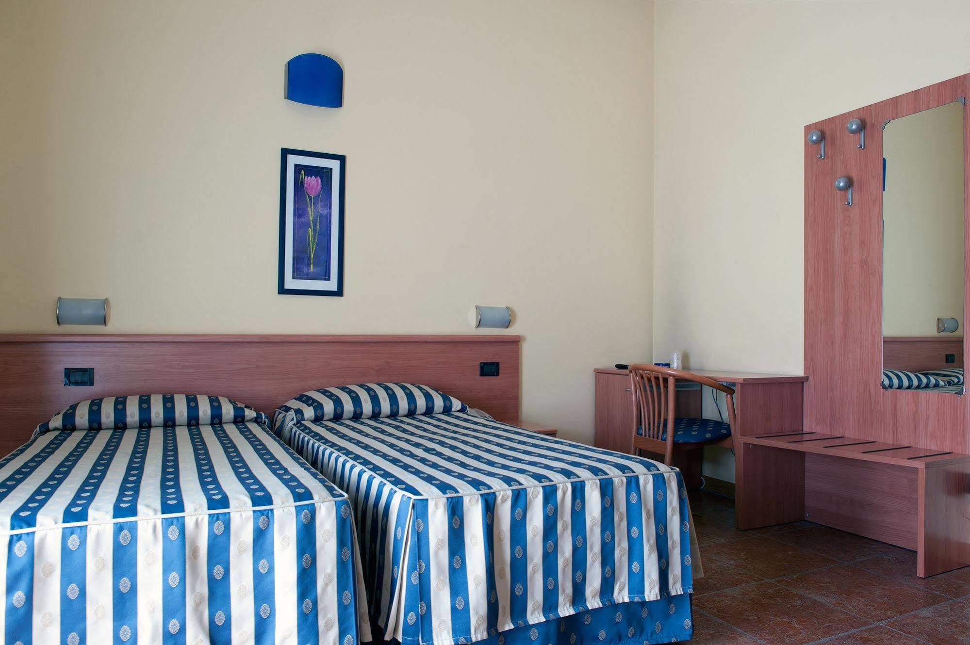 Hotel Blue Ribbon Vercelli Luaran gambar