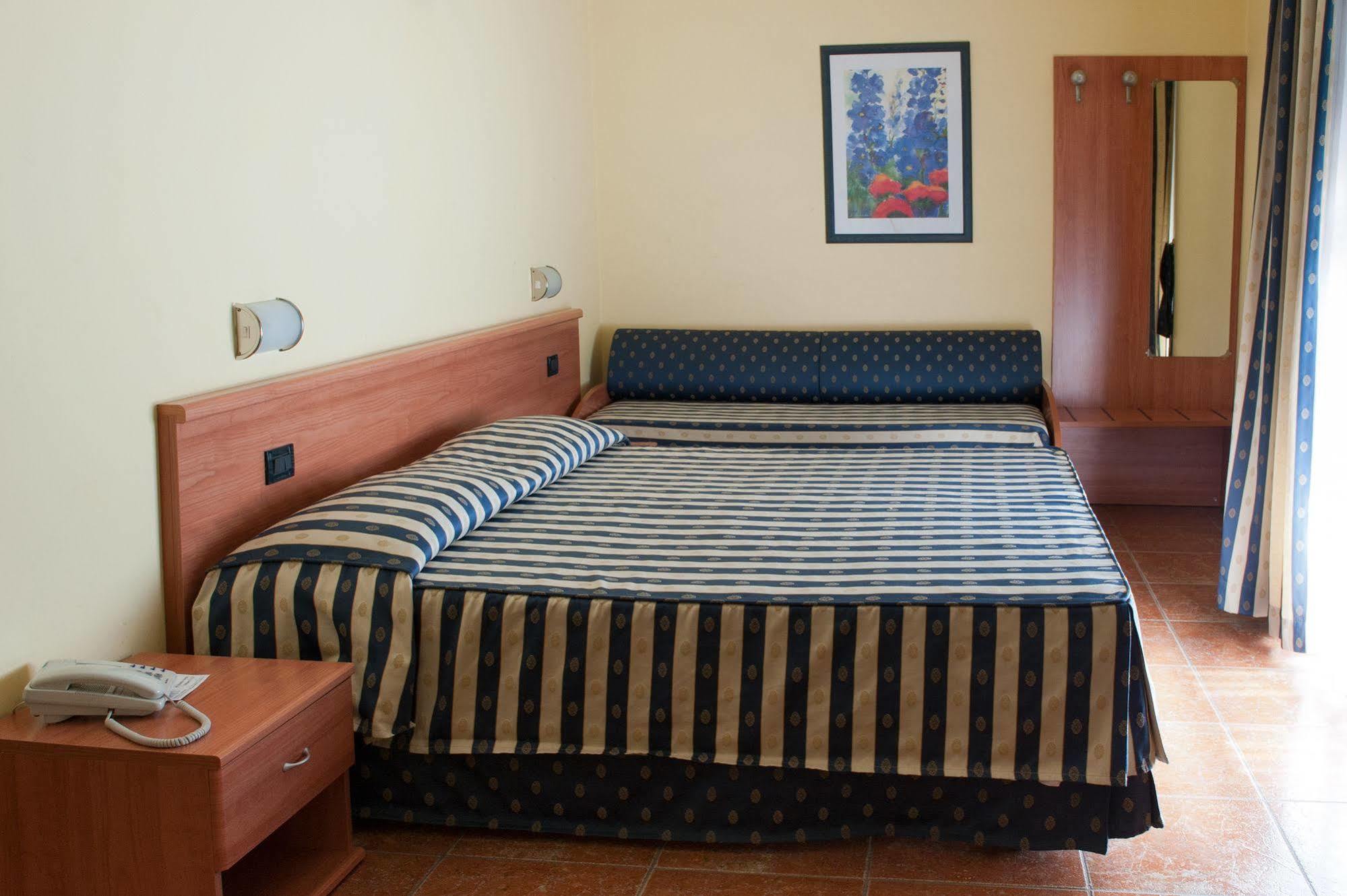 Hotel Blue Ribbon Vercelli Luaran gambar